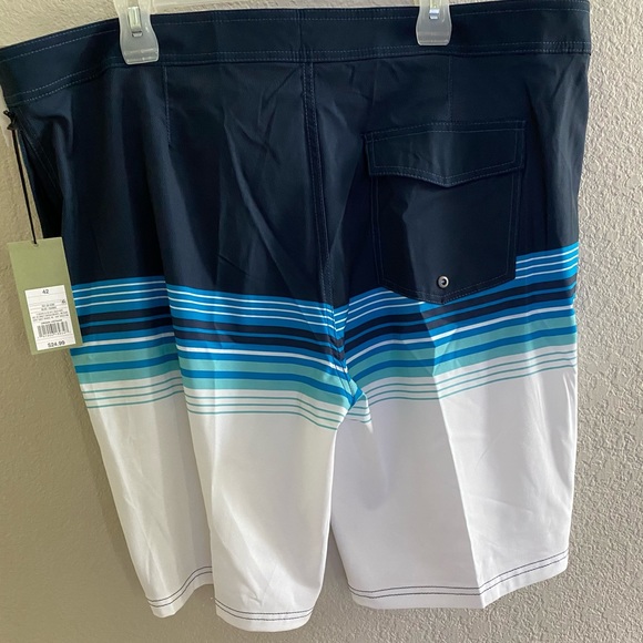 Goodfellow & Co Men's 10" Frequency Striped Board - Picture 3 of 5